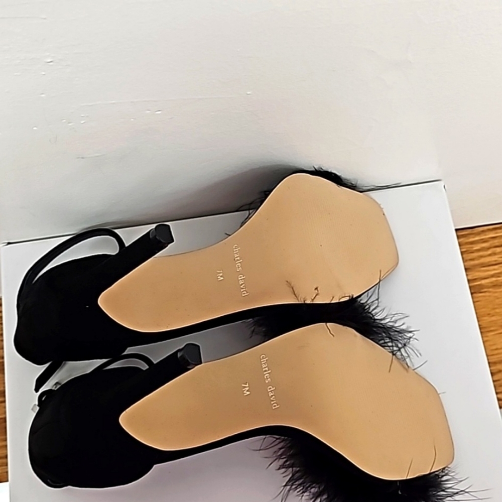 CHARLES DAVID ESQUIRE FEATHER ANKLE STRAP SANDALS SUEDE. - Picture 4 of 6
